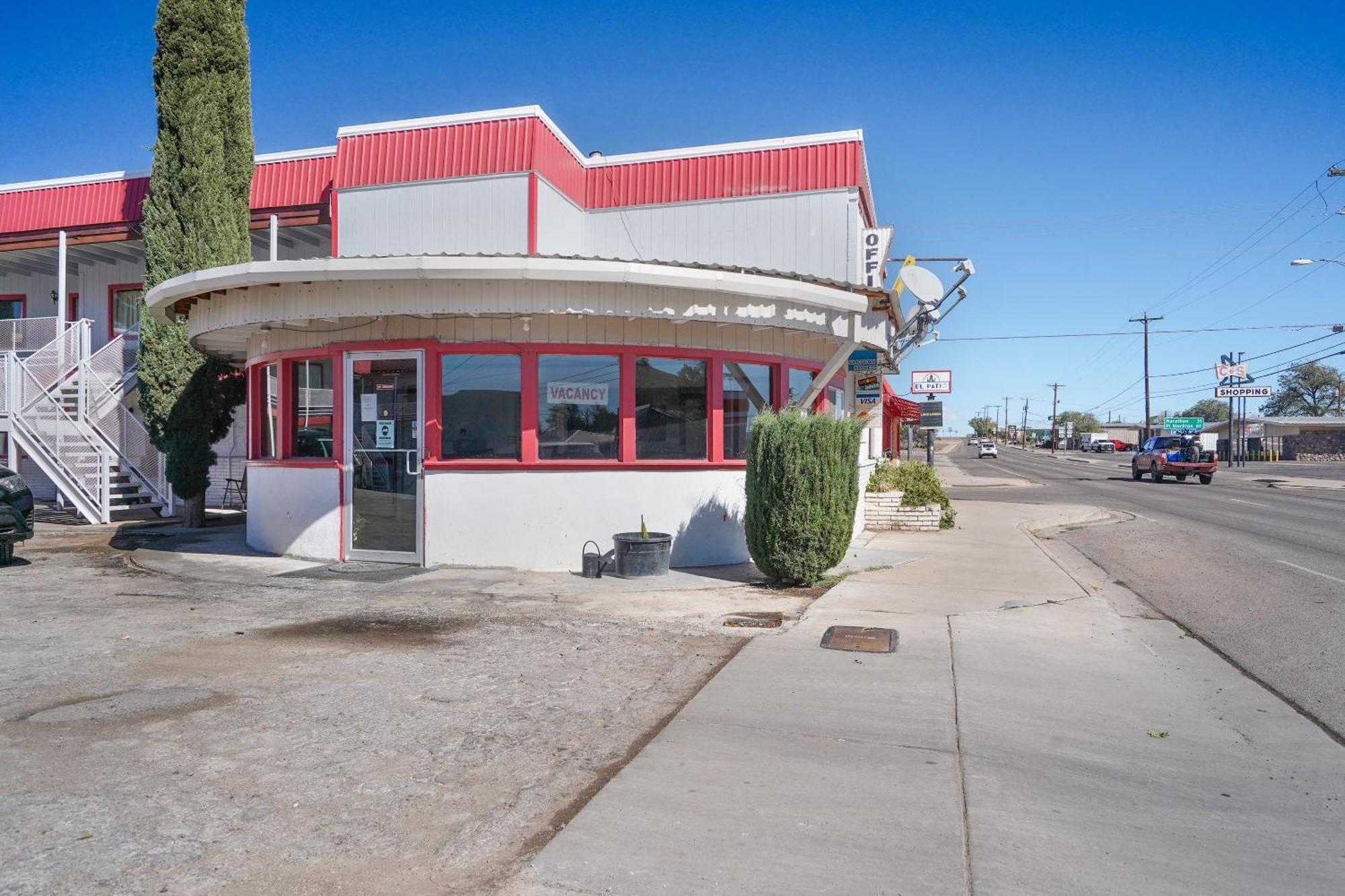 Oyo Alpine Tx Near Big Bend National Park Hotel Exterior photo
